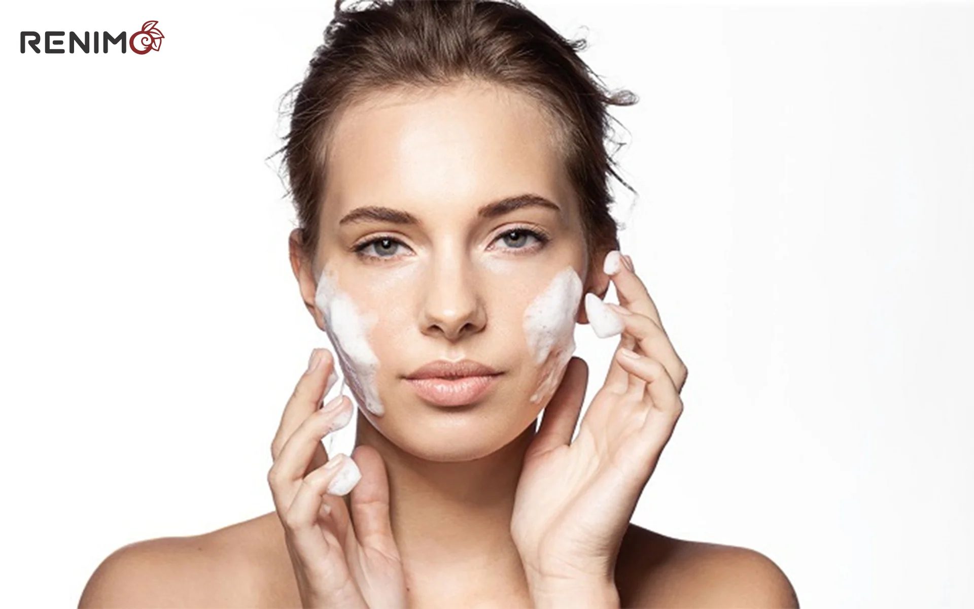فواید استفاده از پاک کننده و شوینده ی صورت